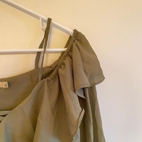 Liberty Love Cropped Cold Shoulder Criss Cross Blouse Size Medium - Picture 3 of 8